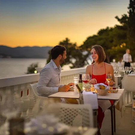 Ξενοδοχείο Aminess Younique Bellevue 4*