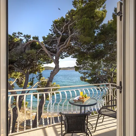 Aminess Younique Bellevue 4*