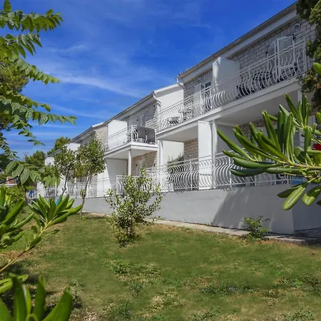 Aminess Younique Bellevue 4*