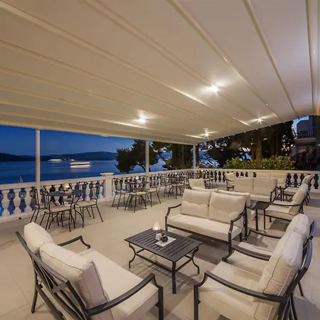 Ξενοδοχείο Aminess Younique Bellevue 4*